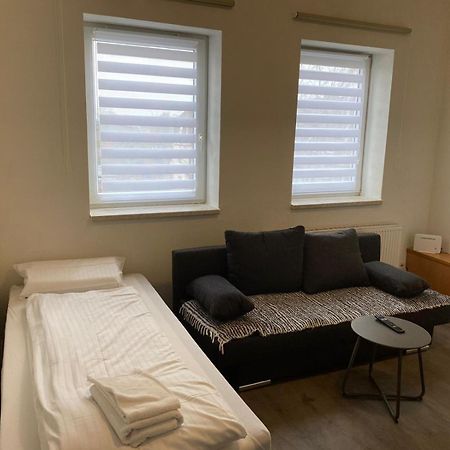 Modernes Apartment Mit 2 Schlafzimmern Und Privatparkplatz Nahe Innenstadt Neumünster Dış mekan fotoğraf