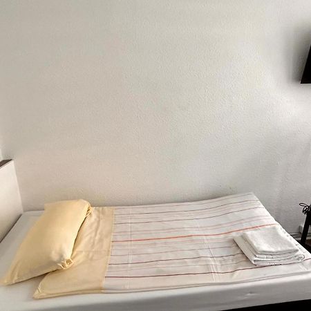 Modernes Apartment Mit 2 Schlafzimmern Und Privatparkplatz Nahe Innenstadt Neumünster Dış mekan fotoğraf