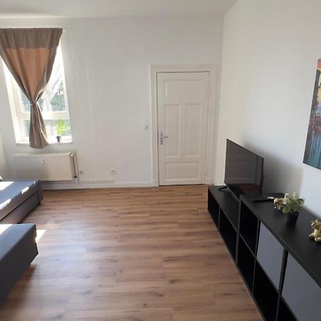 Modernes Apartment Mit 2 Schlafzimmern Und Privatparkplatz Nahe Innenstadt Neumünster Dış mekan fotoğraf