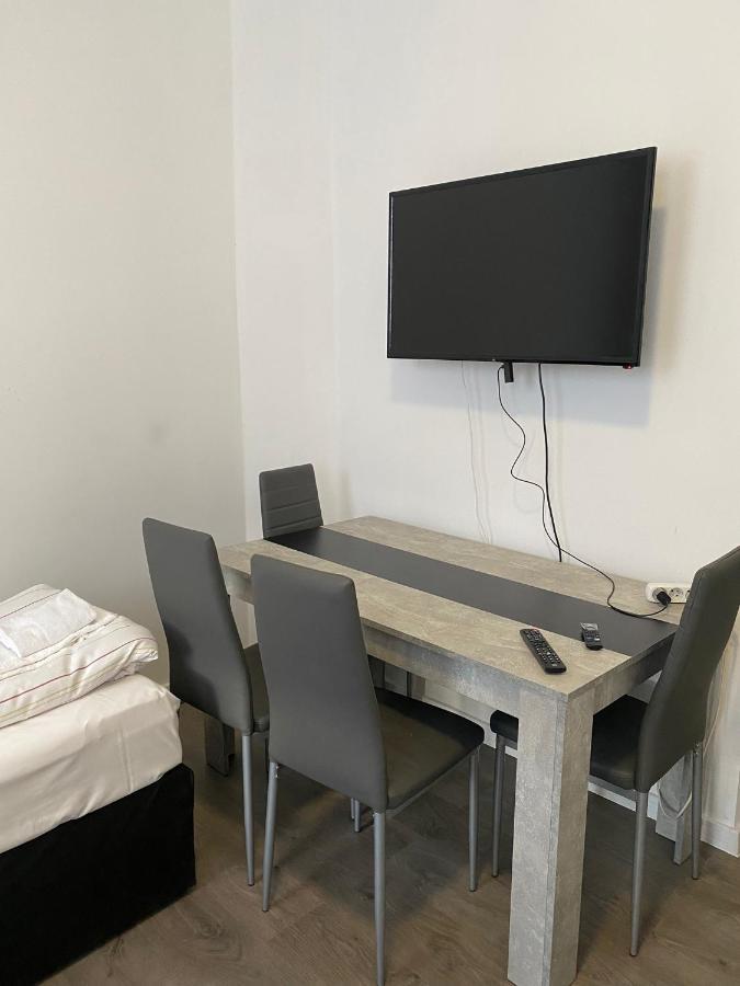 Modernes Apartment Mit 2 Schlafzimmern Und Privatparkplatz Nahe Innenstadt Neumünster Dış mekan fotoğraf