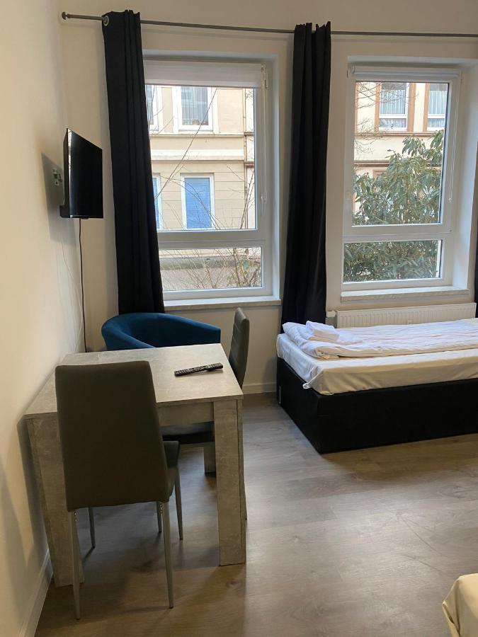 Modernes Apartment Mit 2 Schlafzimmern Und Privatparkplatz Nahe Innenstadt Neumünster Dış mekan fotoğraf