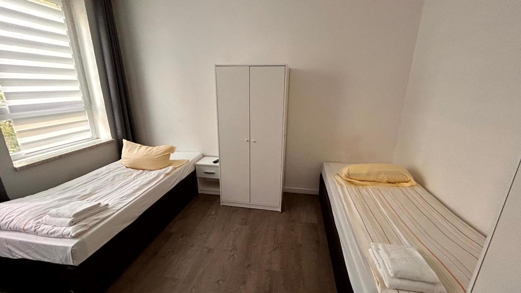 Modernes Apartment Mit 2 Schlafzimmern Und Privatparkplatz Nahe Innenstadt Neumünster Dış mekan fotoğraf
