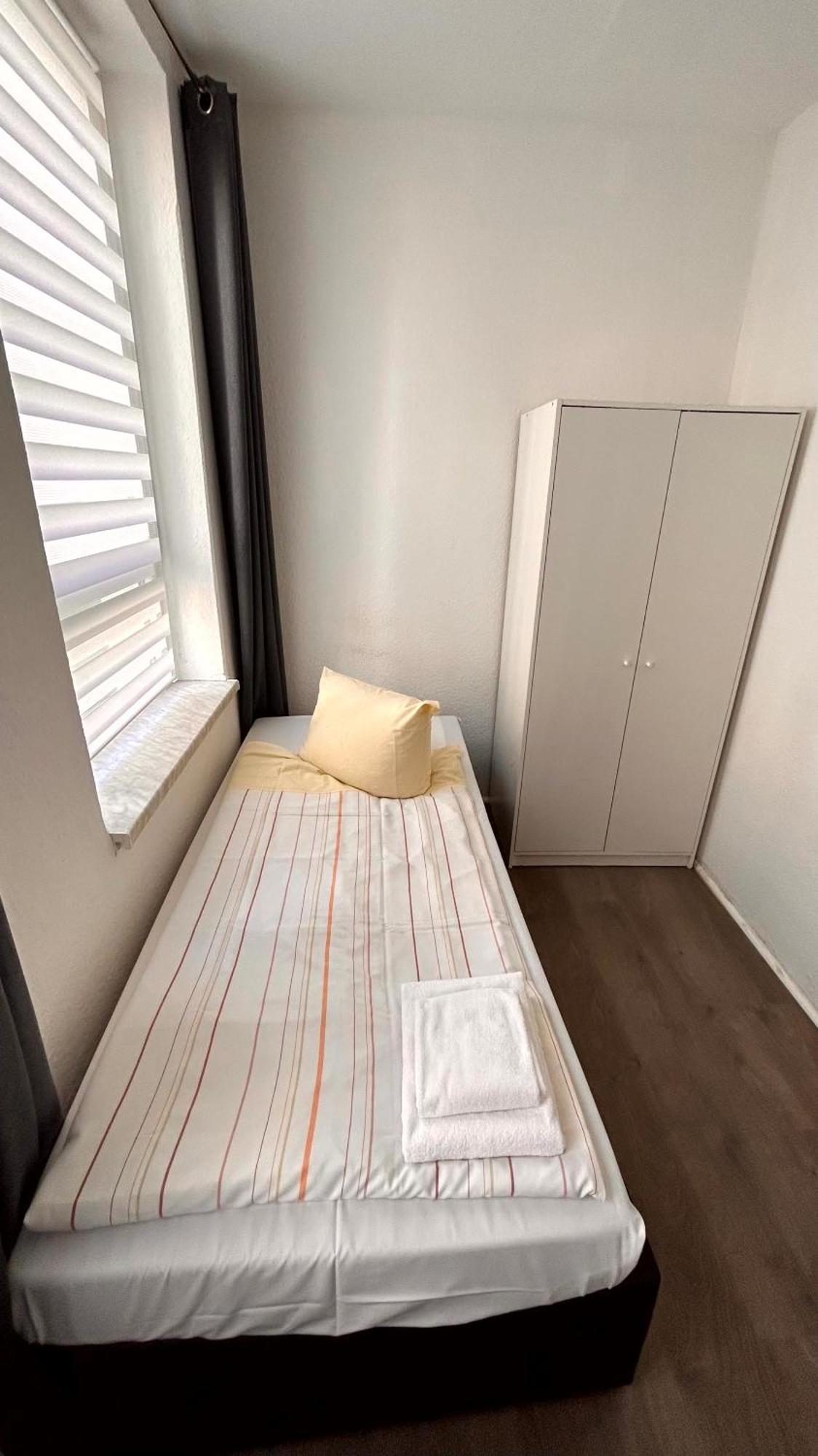 Modernes Apartment Mit 2 Schlafzimmern Und Privatparkplatz Nahe Innenstadt Neumünster Dış mekan fotoğraf