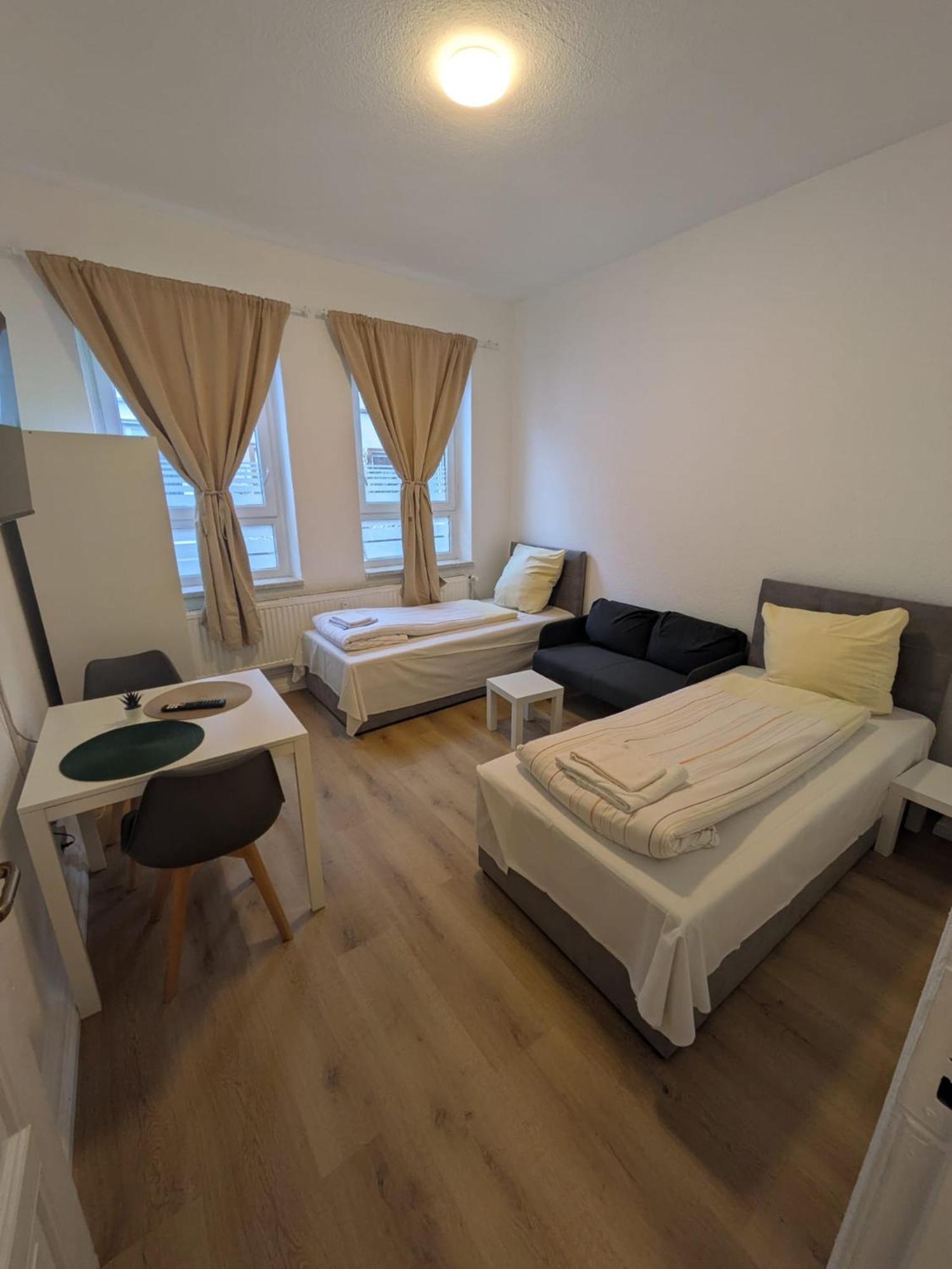 Modernes Apartment Mit 2 Schlafzimmern Und Privatparkplatz Nahe Innenstadt Neumünster Dış mekan fotoğraf