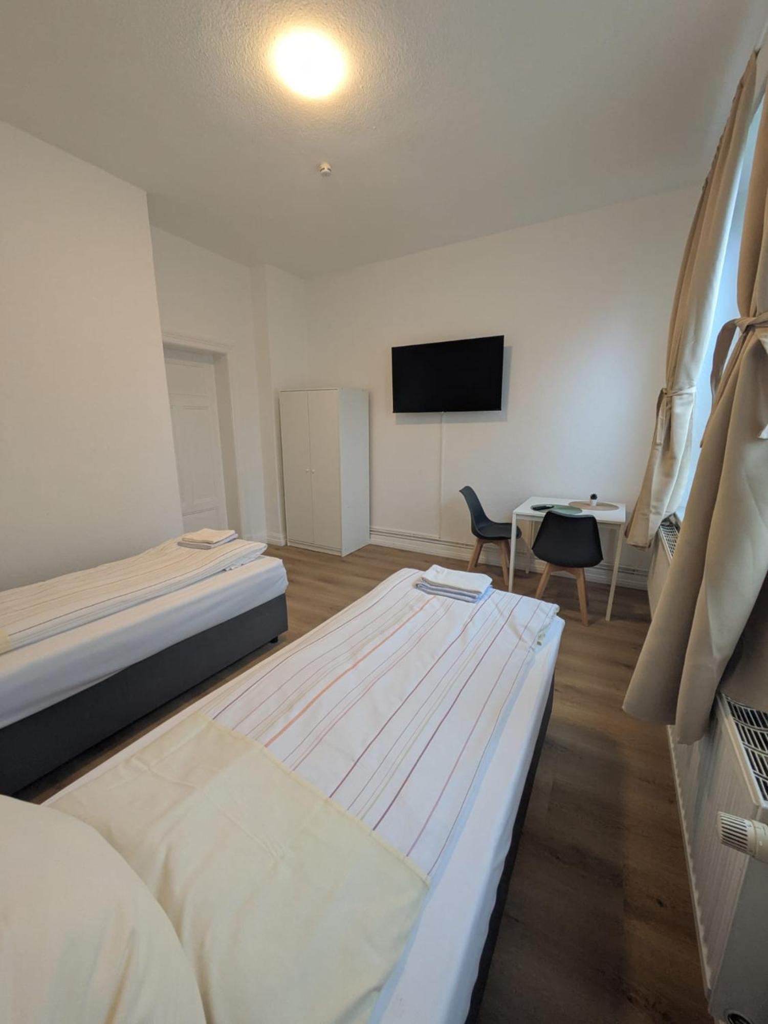 Modernes Apartment Mit 2 Schlafzimmern Und Privatparkplatz Nahe Innenstadt Neumünster Dış mekan fotoğraf
