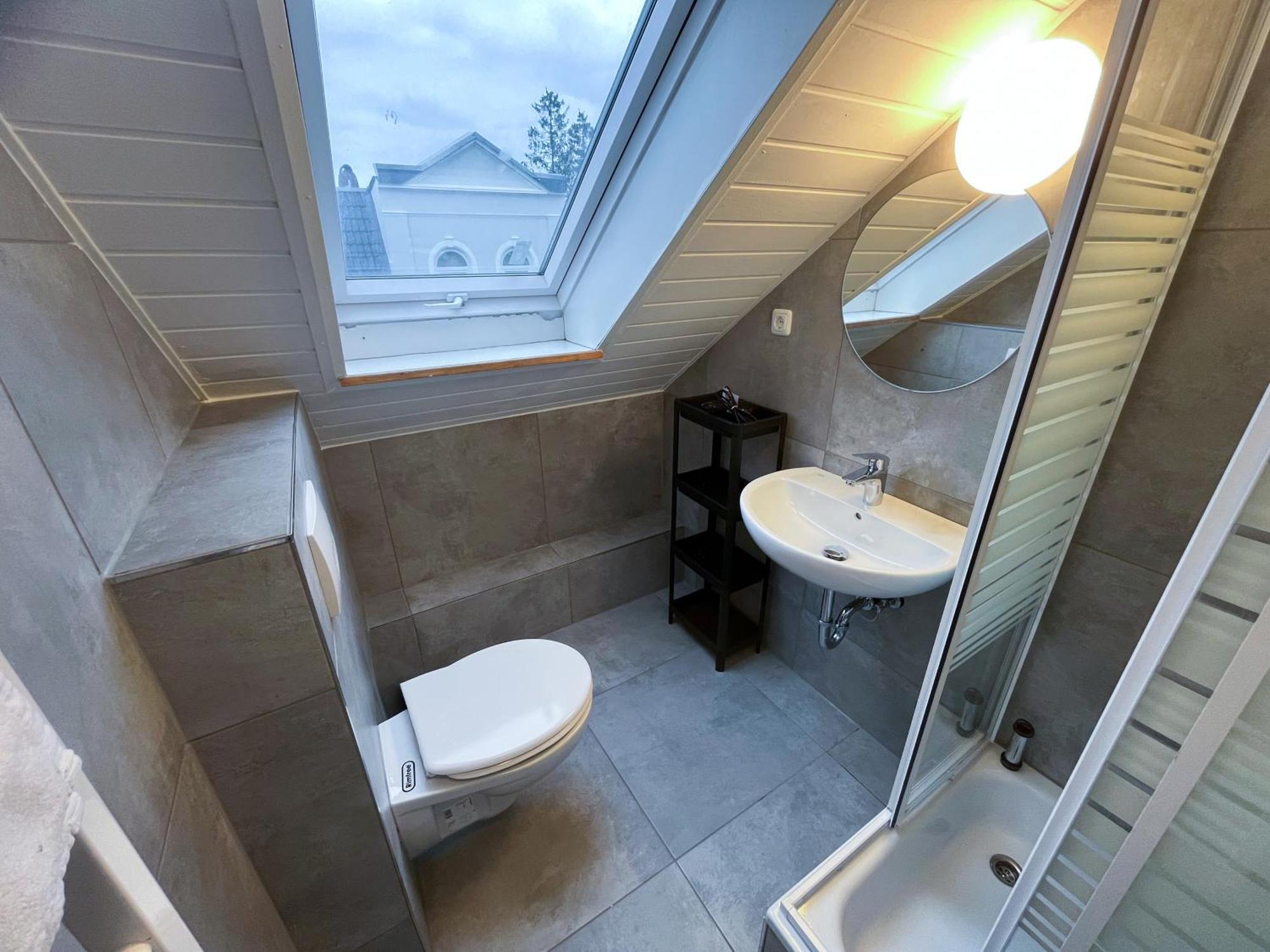 Modernes Apartment Mit 2 Schlafzimmern Und Privatparkplatz Nahe Innenstadt Neumünster Dış mekan fotoğraf