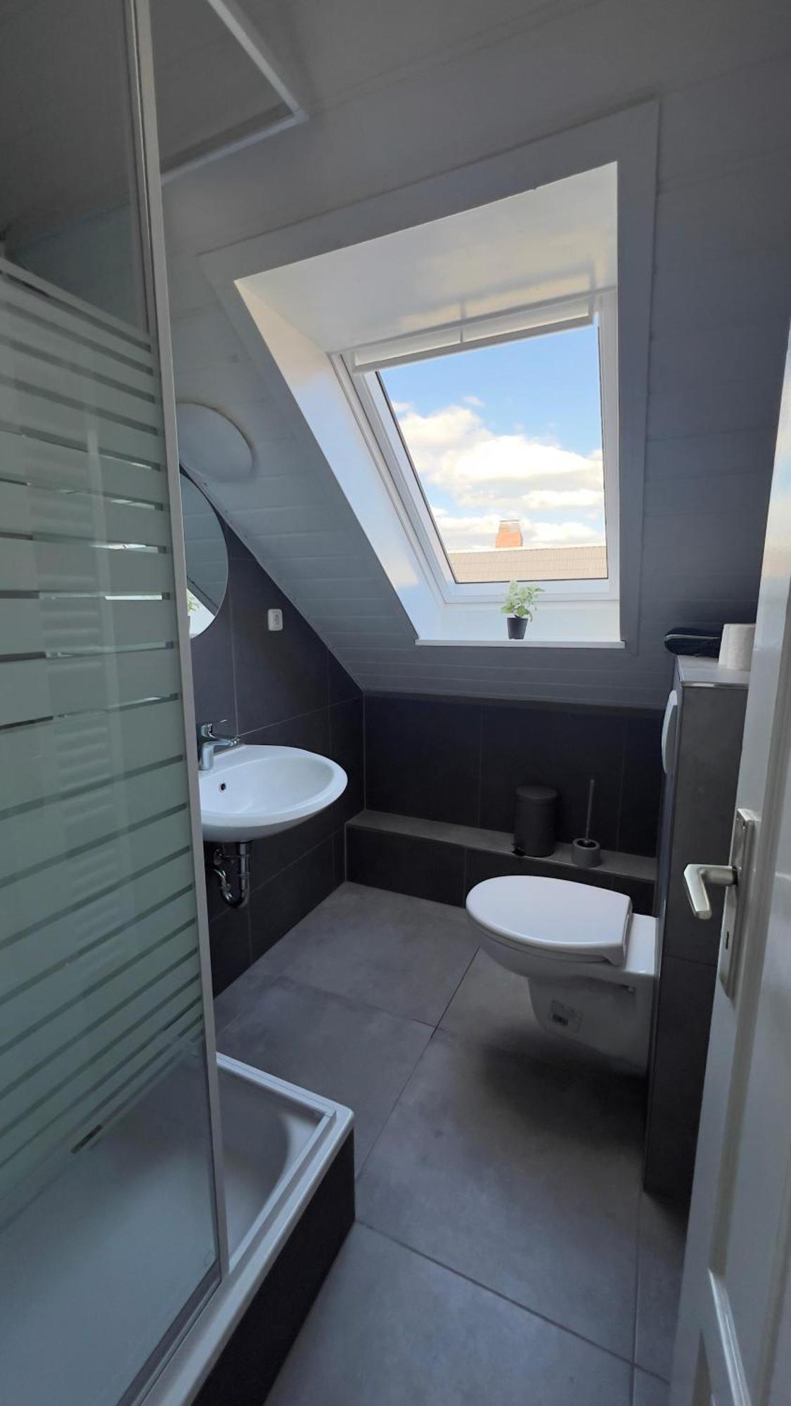 Modernes Apartment Mit 2 Schlafzimmern Und Privatparkplatz Nahe Innenstadt Neumünster Dış mekan fotoğraf