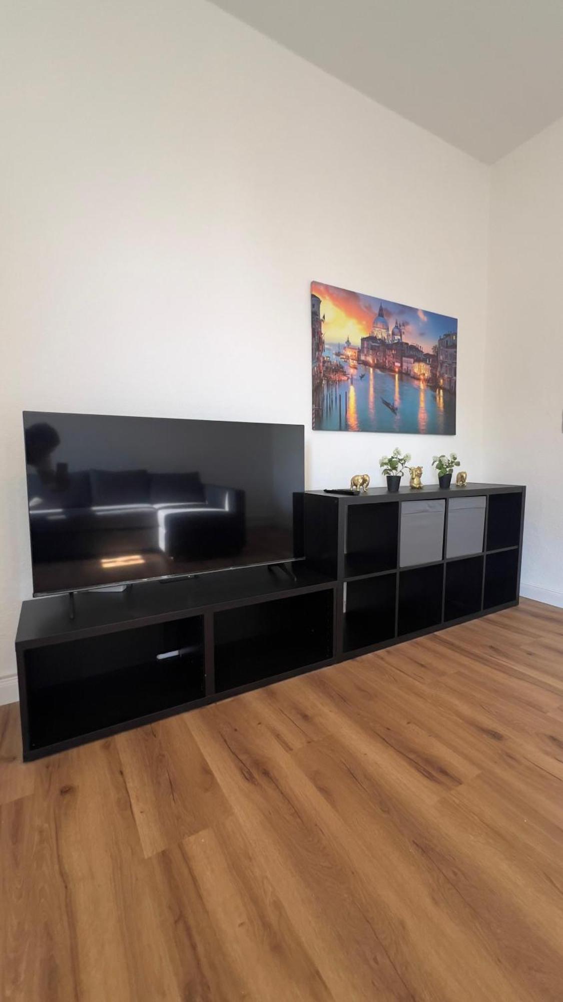 Modernes Apartment Mit 2 Schlafzimmern Und Privatparkplatz Nahe Innenstadt Neumünster Dış mekan fotoğraf
