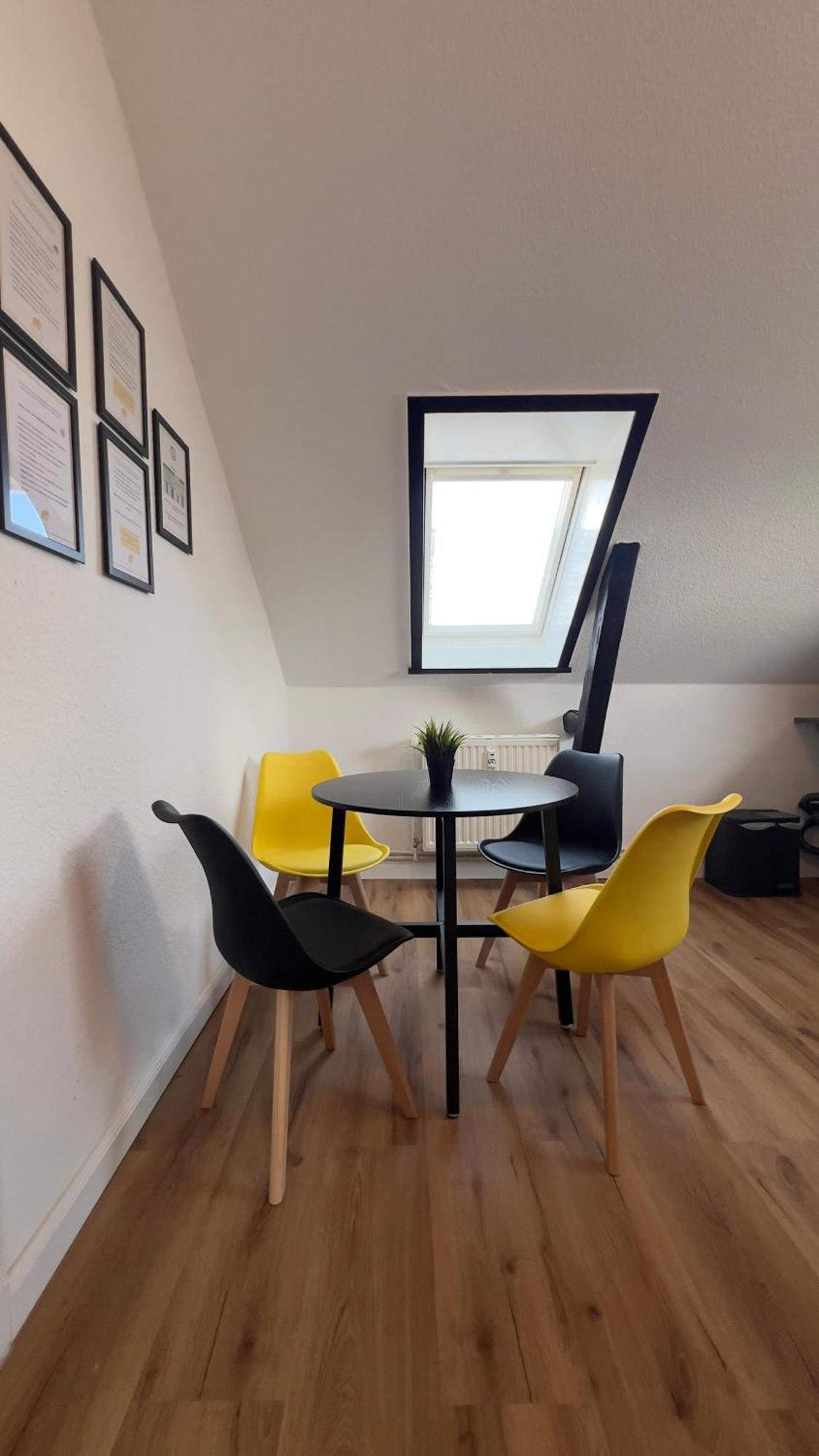 Modernes Apartment Mit 2 Schlafzimmern Und Privatparkplatz Nahe Innenstadt Neumünster Dış mekan fotoğraf