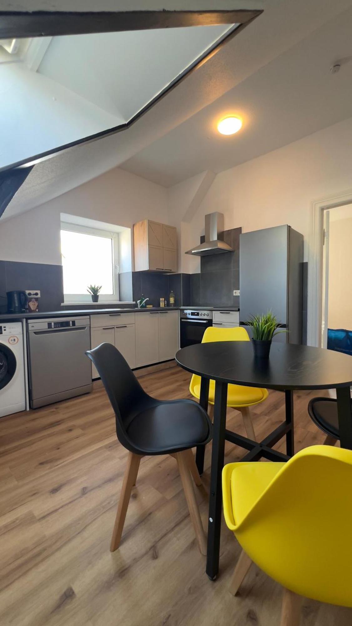Modernes Apartment Mit 2 Schlafzimmern Und Privatparkplatz Nahe Innenstadt Neumünster Dış mekan fotoğraf
