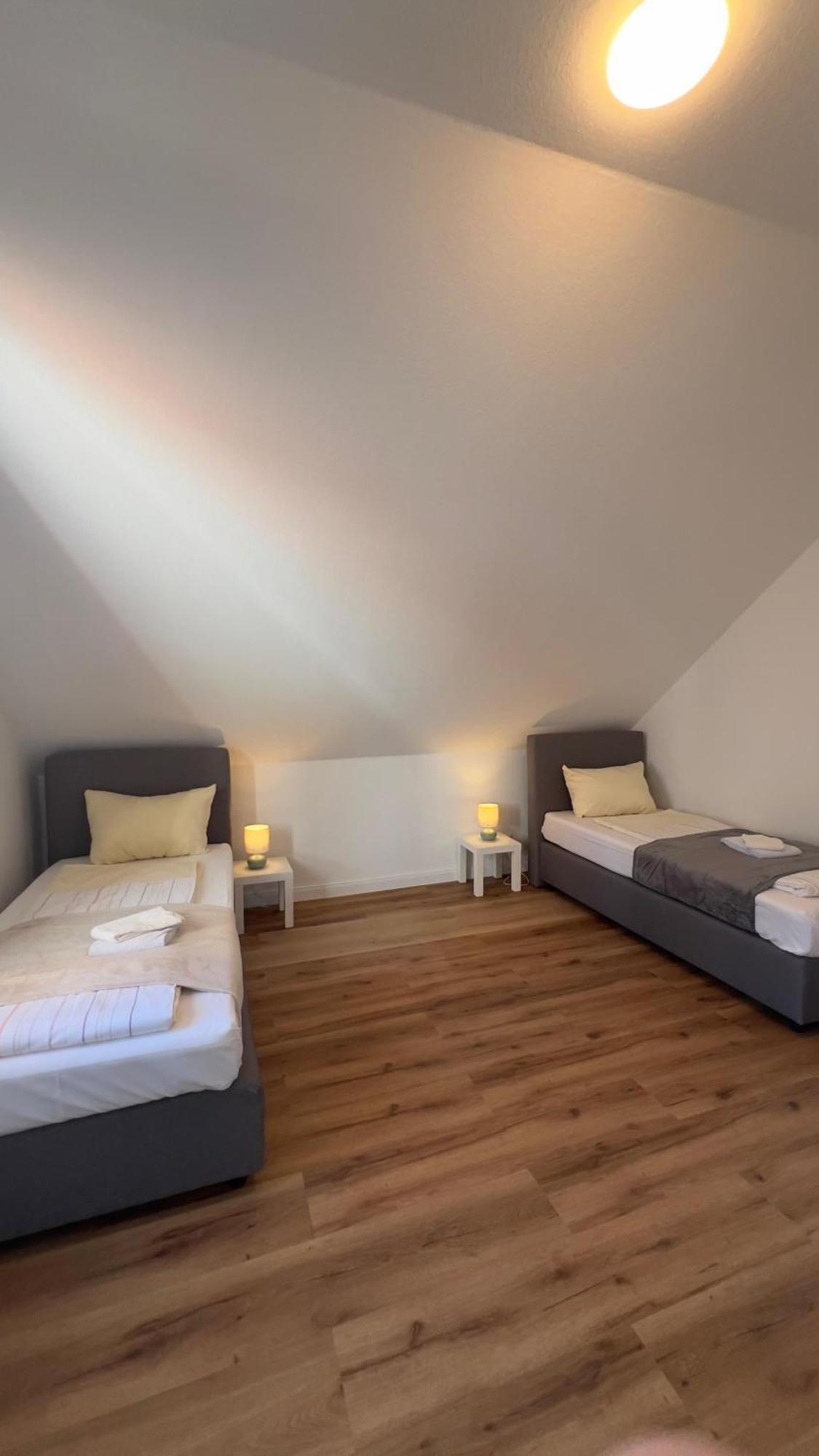 Modernes Apartment Mit 2 Schlafzimmern Und Privatparkplatz Nahe Innenstadt Neumünster Dış mekan fotoğraf