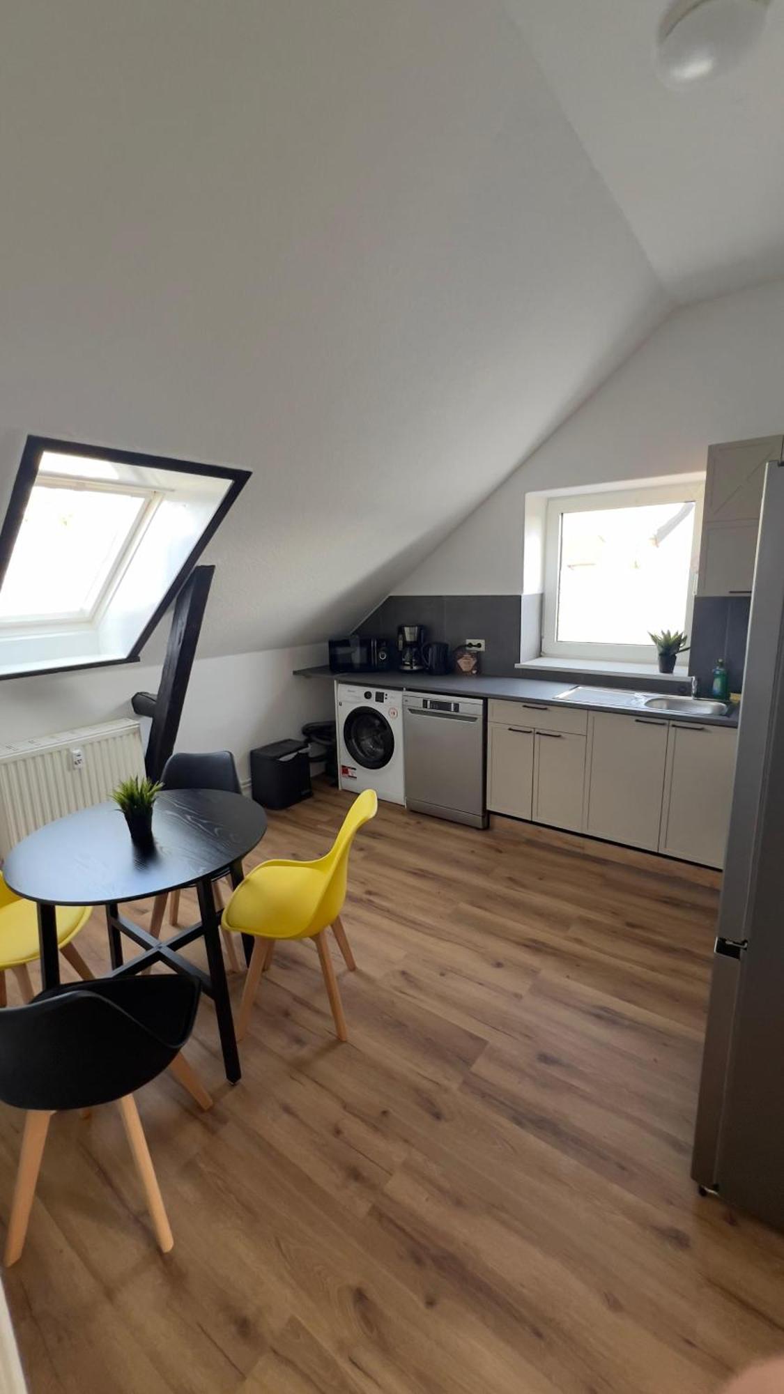 Modernes Apartment Mit 2 Schlafzimmern Und Privatparkplatz Nahe Innenstadt Neumünster Dış mekan fotoğraf